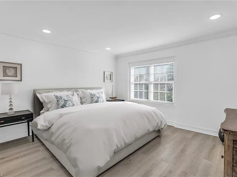 271 Broad Ave S #203 — Photo 7