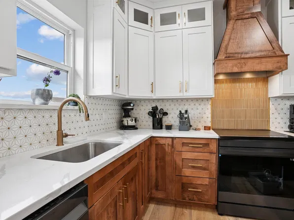4210 Shocker Rd, Cedar Falls, IA 50613