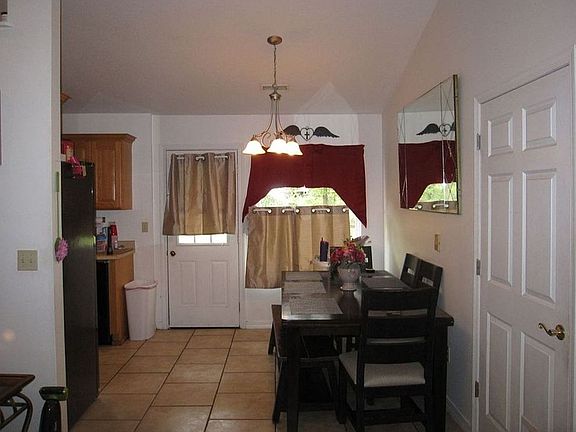 4th image of 2115 Pike St