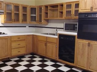 406 Main St, Windom, TX 75492