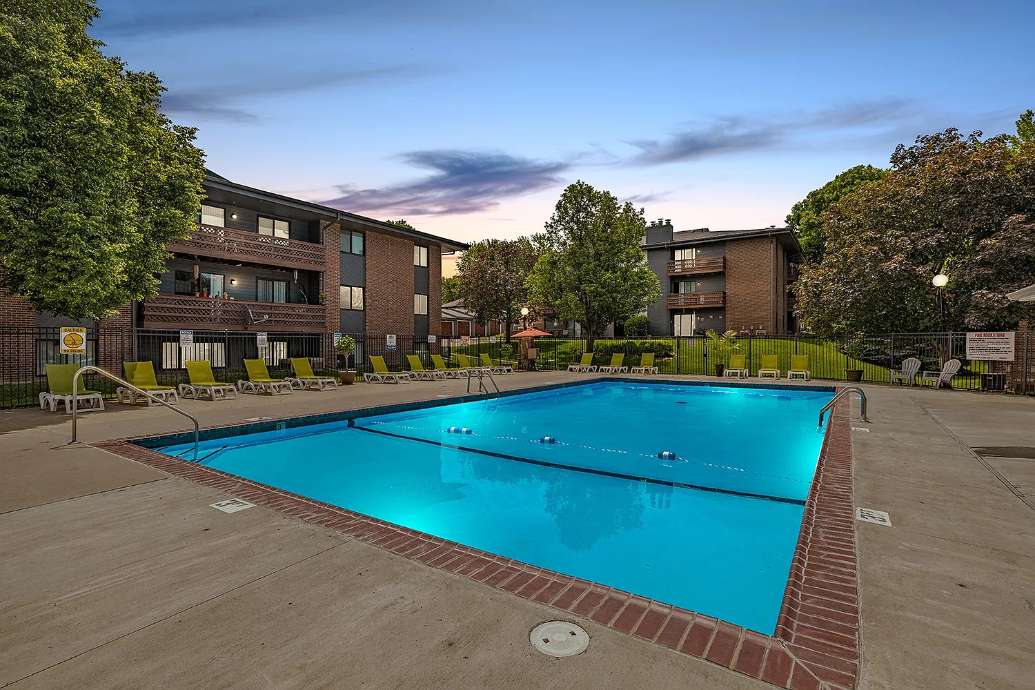 Applewood Pointe Apartments — Photo 1
