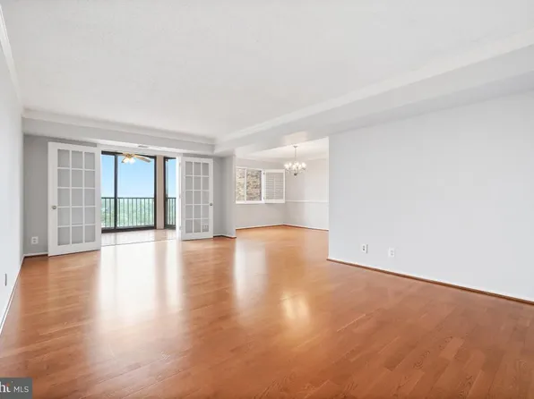 5902 Mount Eagle Dr APT 1402, Alexandria, VA 22303