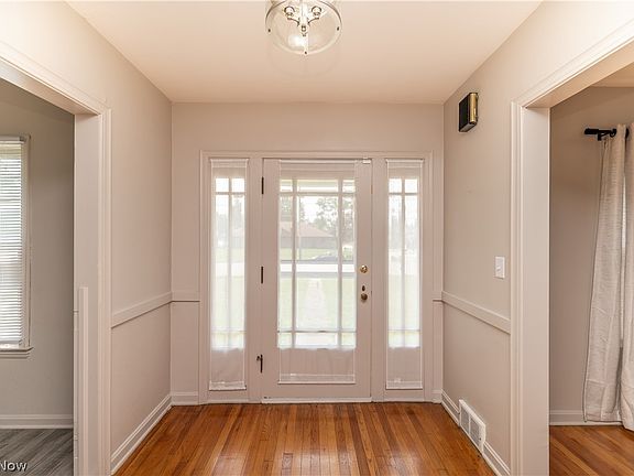 4th image of 2505 E Market St