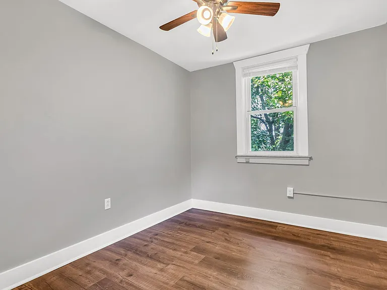 945 Mirror St — Photo 20