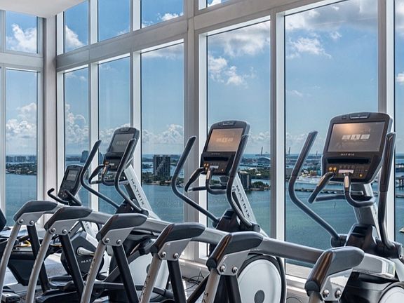 5th image of 2151 N Bayshore Dr #303