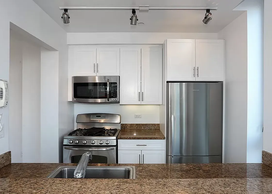 33 West End Avenue #23G in Lincoln Square, Manhattan