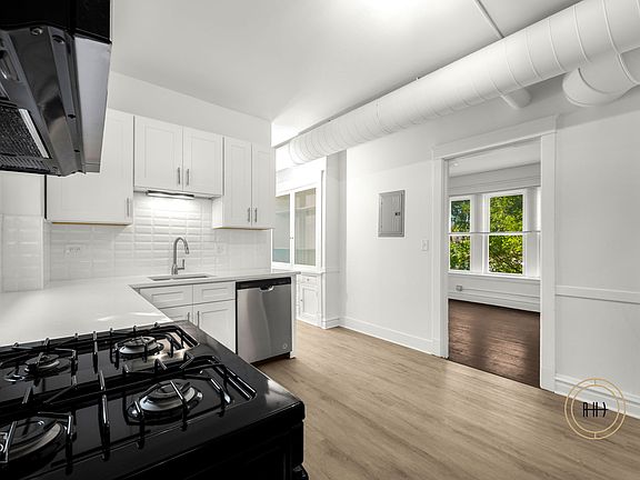 3rd image of 3105 W Wellington Ave #1