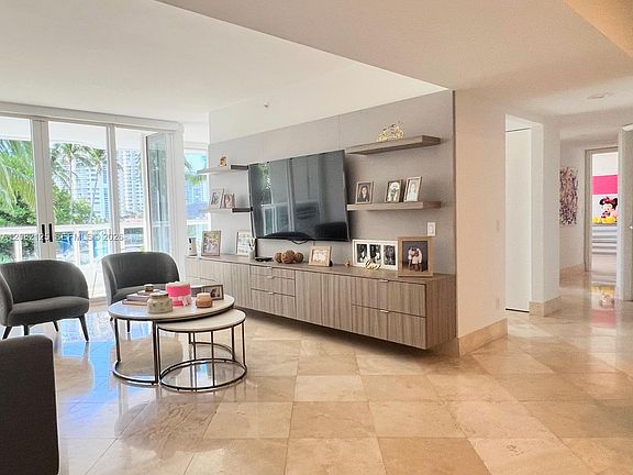 3rd image of 21055 Yacht Club Dr APT 510