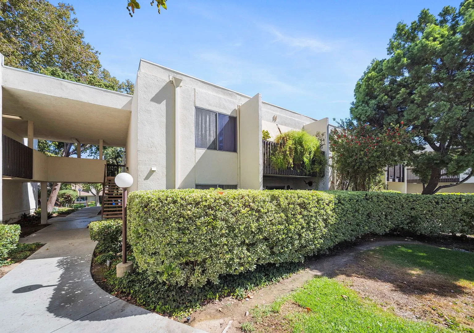Double Primary Condo in Valencia! — Photo 3