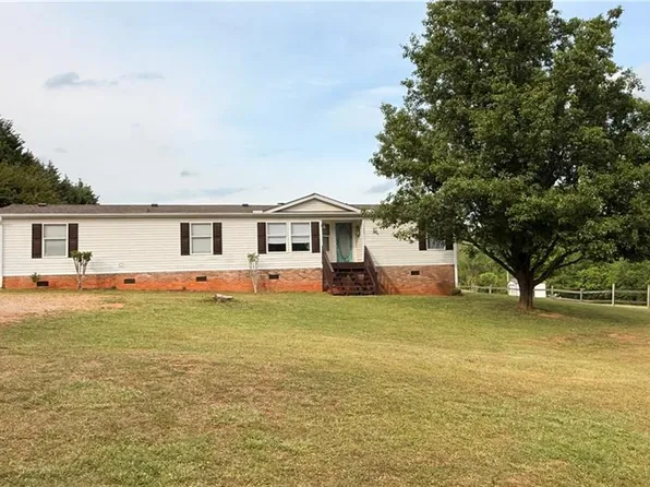 1149 Plantation Way, Trinity, NC 27370