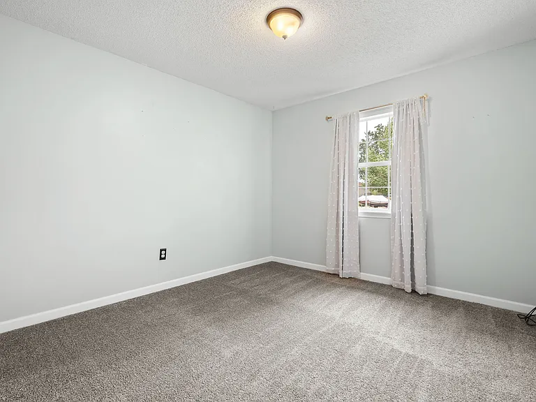 525 W Fresno St — Photo 12