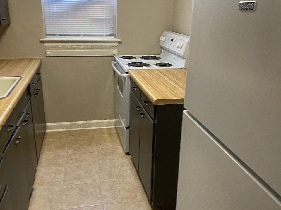 Rewly painted and tiled kitchen