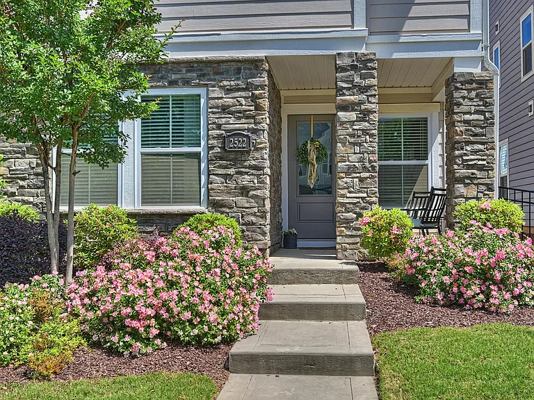 2522 Lydia Ave — Photo 2