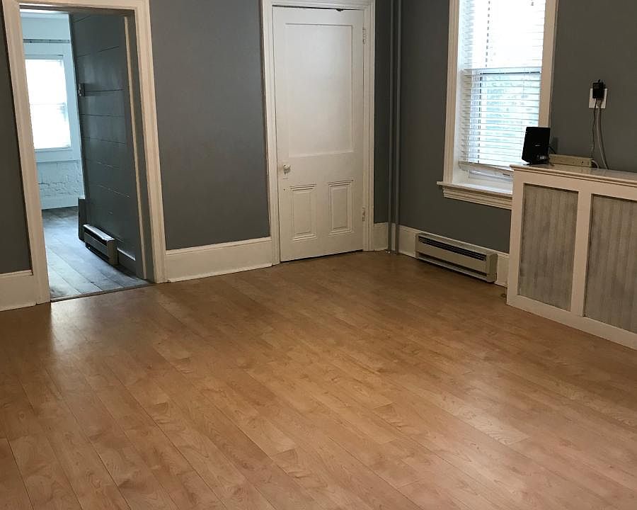 Living room and entry to kitchen and bath.