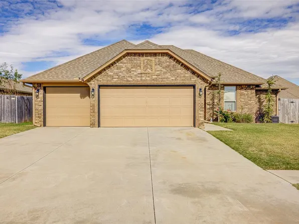 317 Madison Place Dr, Moore, OK 73160