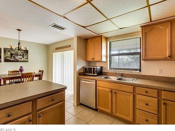 4th image of 2221 SE Santa Barbara Pl