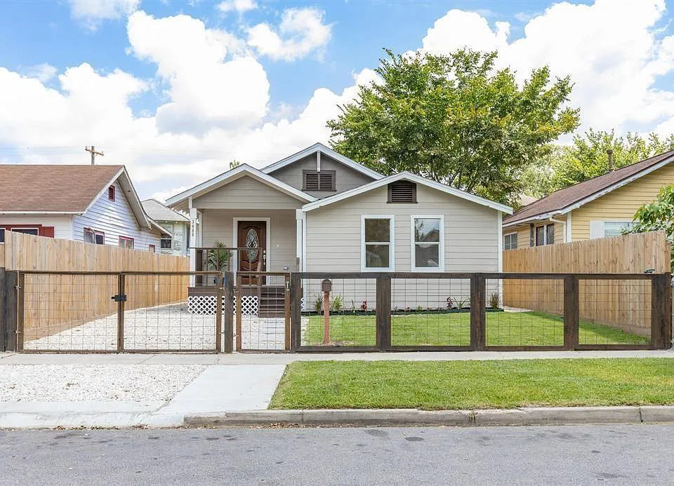 3406 Michigan St