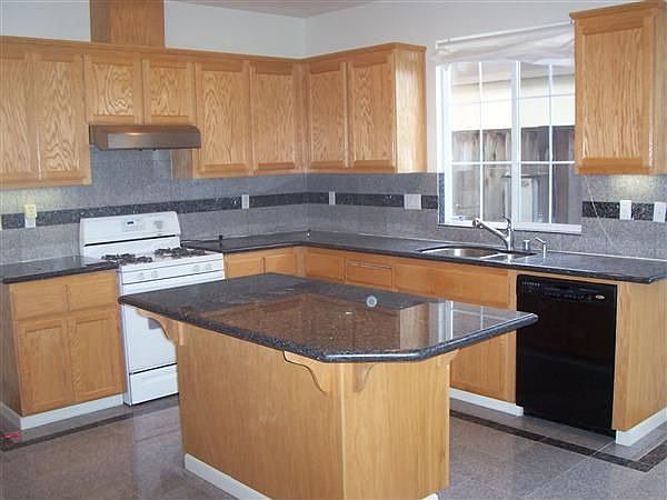 2nd image of 1081 Heritage Ct