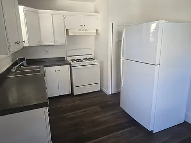 1834 E Monroe St — Photo 11