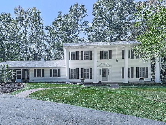 2nd image of 633 Butterworth Rd
