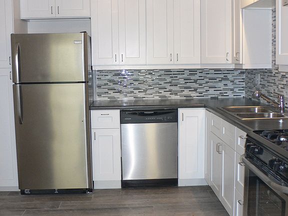 3rd image of 155 Holly Ave APT 1