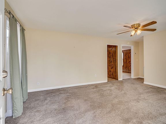 4th image of 241 Fontana St