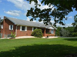 425 Spiering Ln, New Kensington, PA 15068