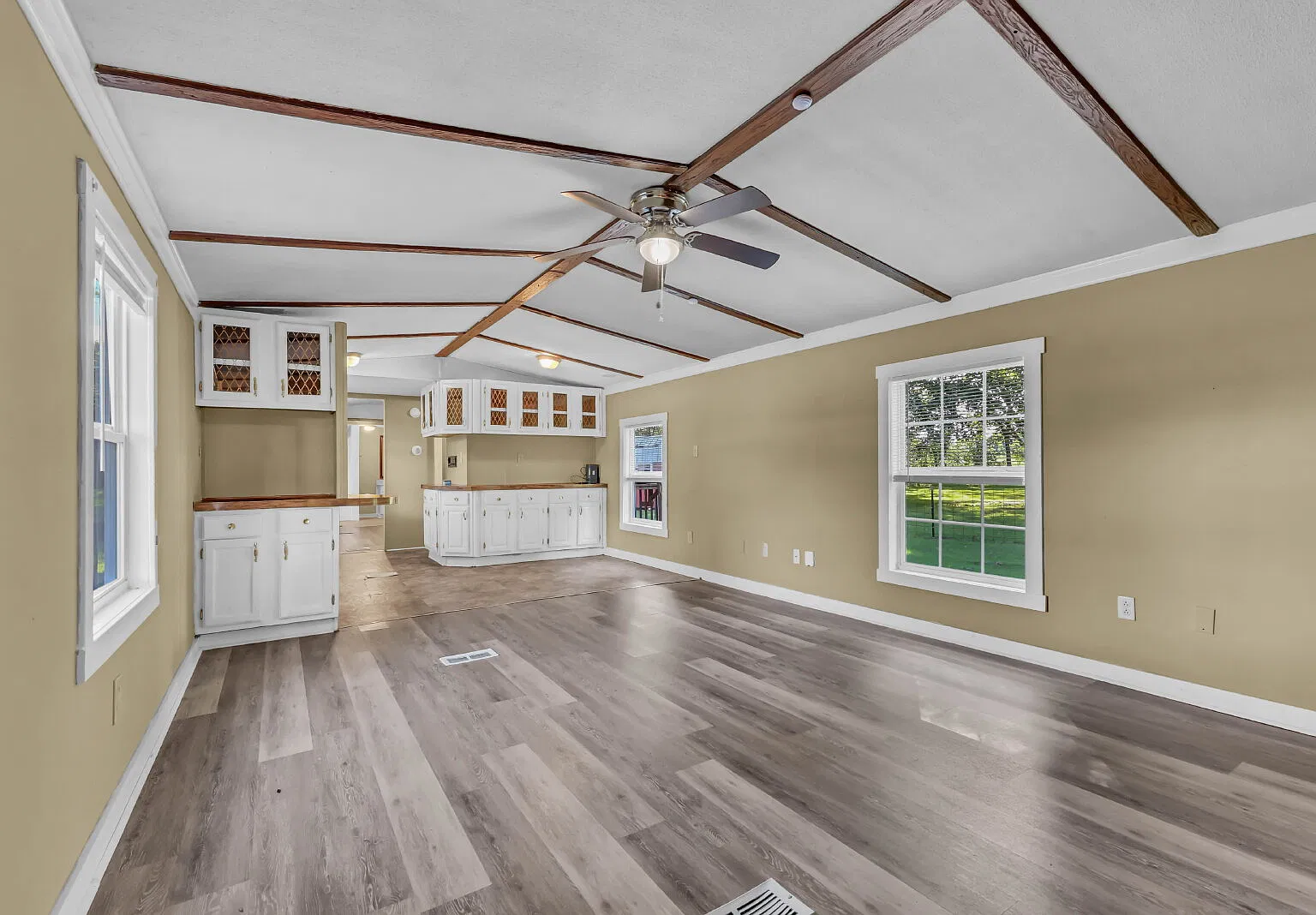 3 bed, 2.0 bath, 966 sqft, $1,200 — Photo 3