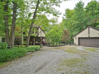 11220 Highland View Dr, Chardon, OH, 44024