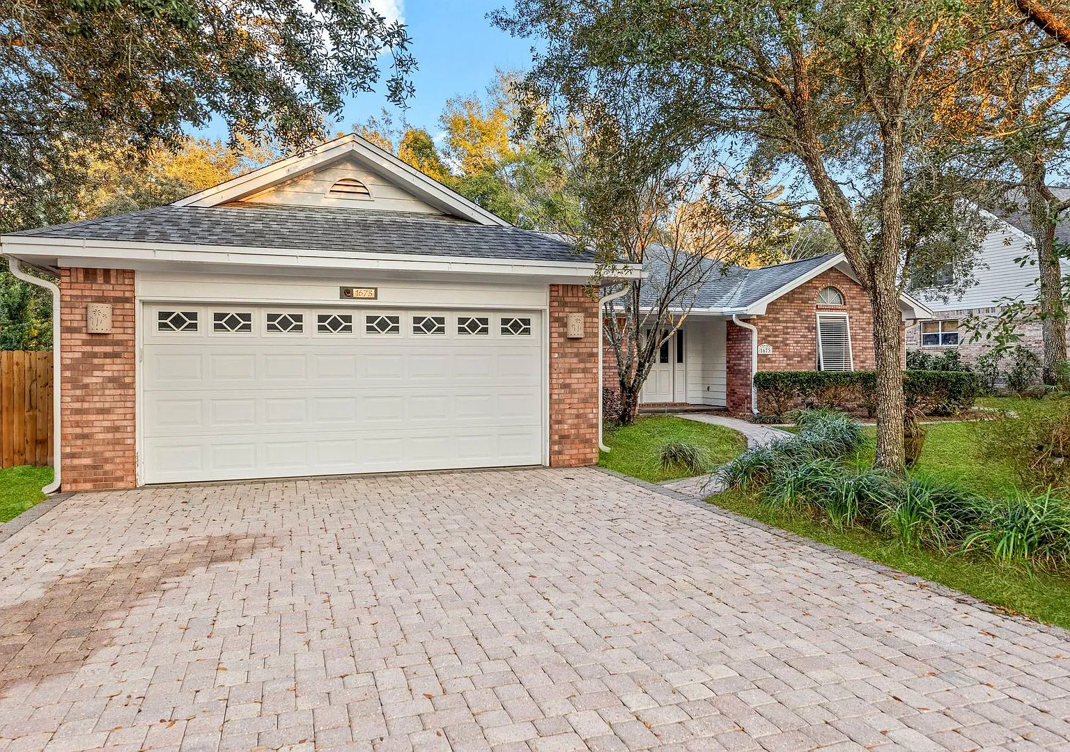 Spacious Parkwood Estates Home with Flexible Florida Room — Photo 2