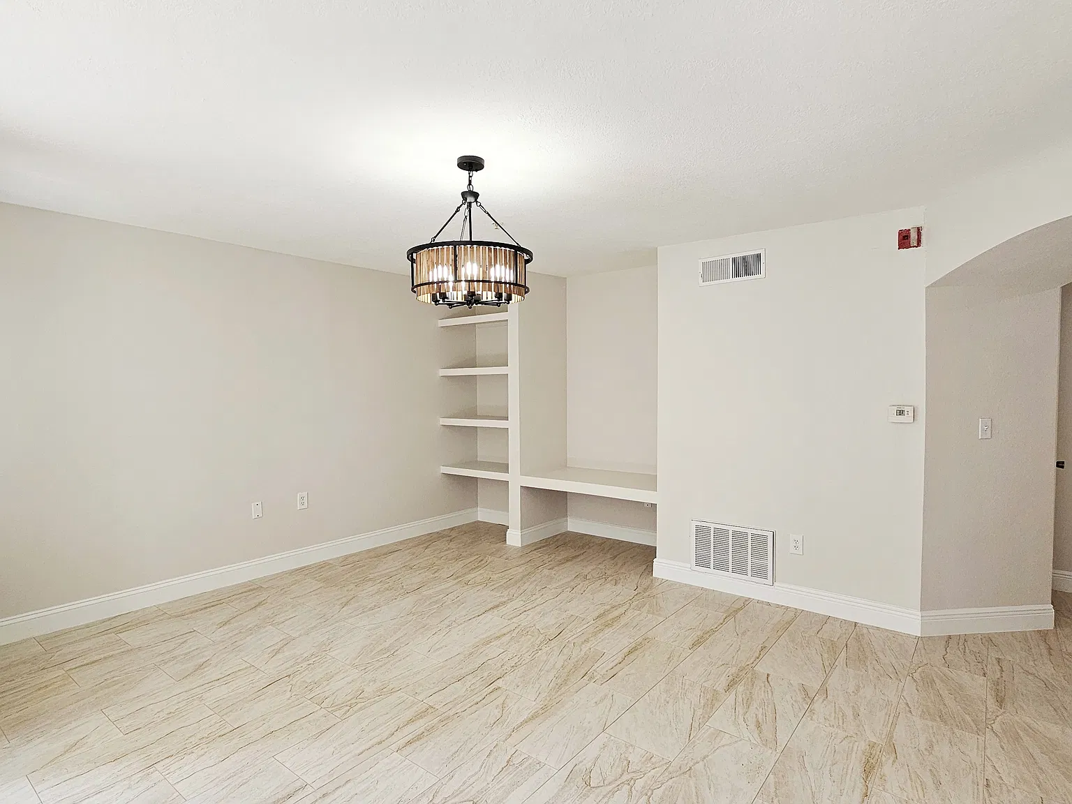 1 bed, 842 sqft, $1,490 — Photo 4