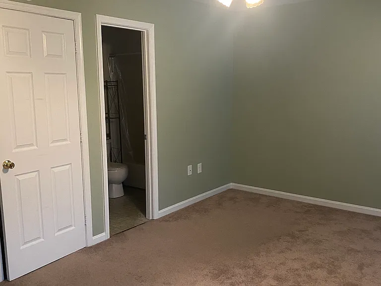 231 Charleston Ct — Photo 4