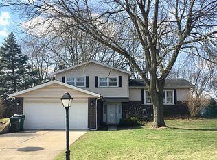 7022 Sierra Dr, Darien, IL 60561