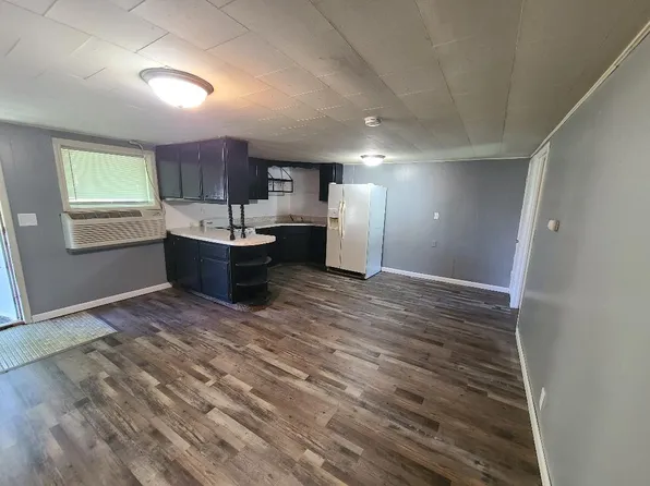 225 S Jackson St, Blandinsville, IL 61420