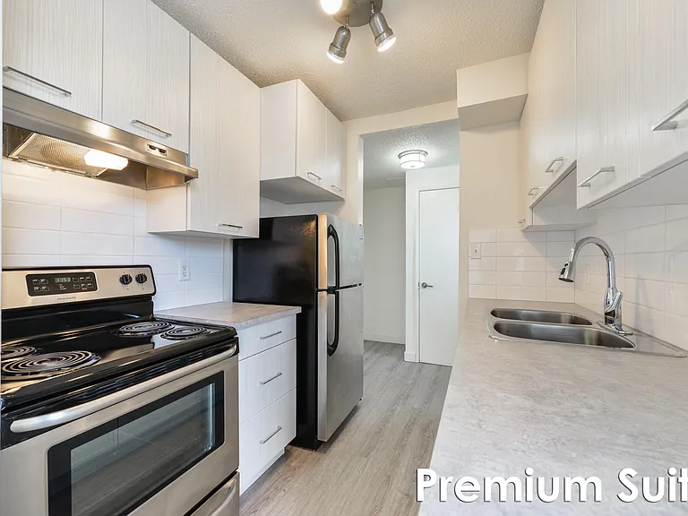 121 Street NW — Photo 6