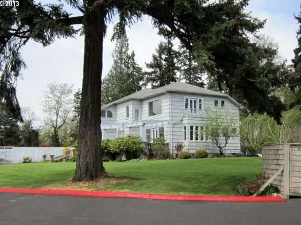 7541 N Edgewater St, Portland, OR 97203