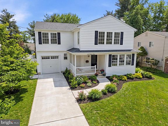 3rd image of 615 Pardee Ln