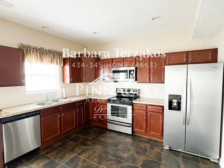 225 Portico St — Photo 7