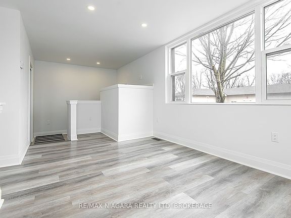 3rd image of 120 Main St W