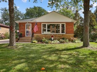 1221 S Vine Ave, Park Ridge, IL 60068