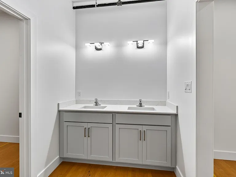 123 S Main St #6 — Photo 23