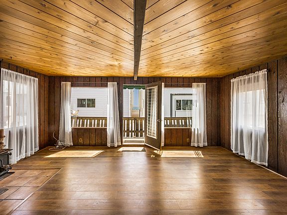 Feel that Ocean Air! 2nd floor family room