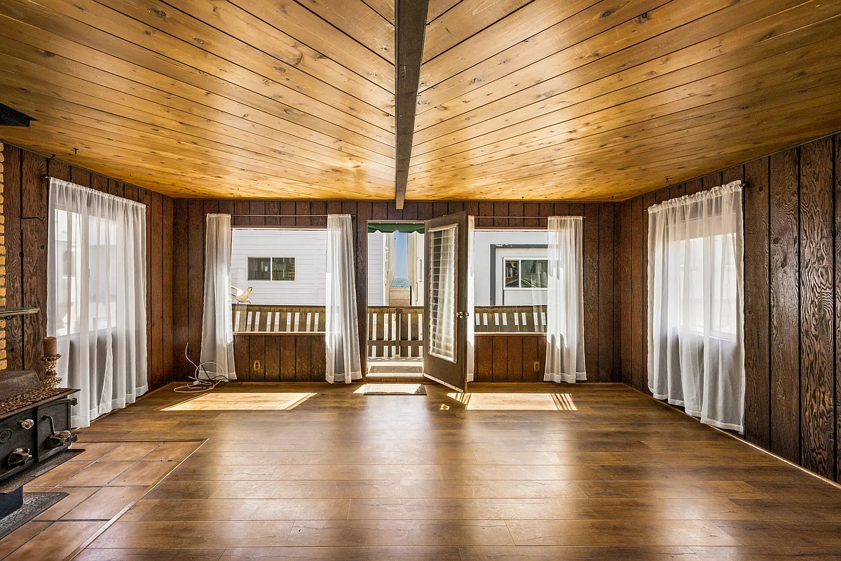 Feel that Ocean Air! 2nd floor family room - 58B Surfside Ave