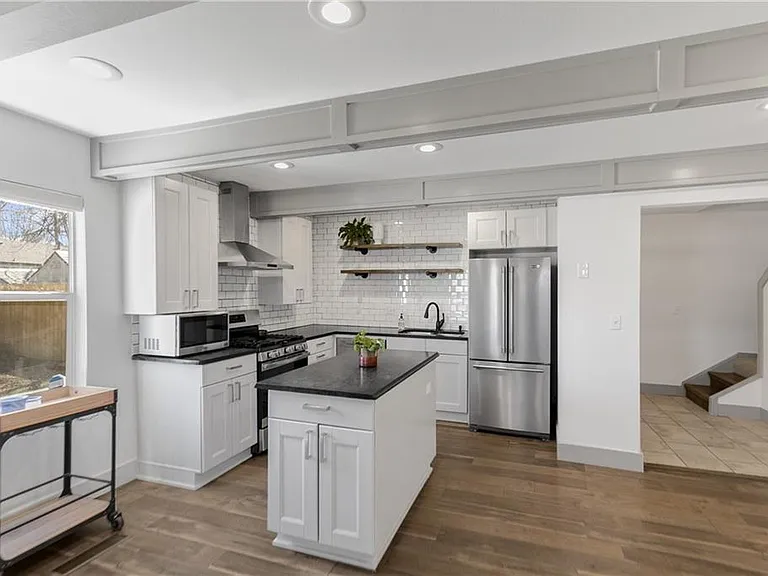 718 W Maple St — Photo 13