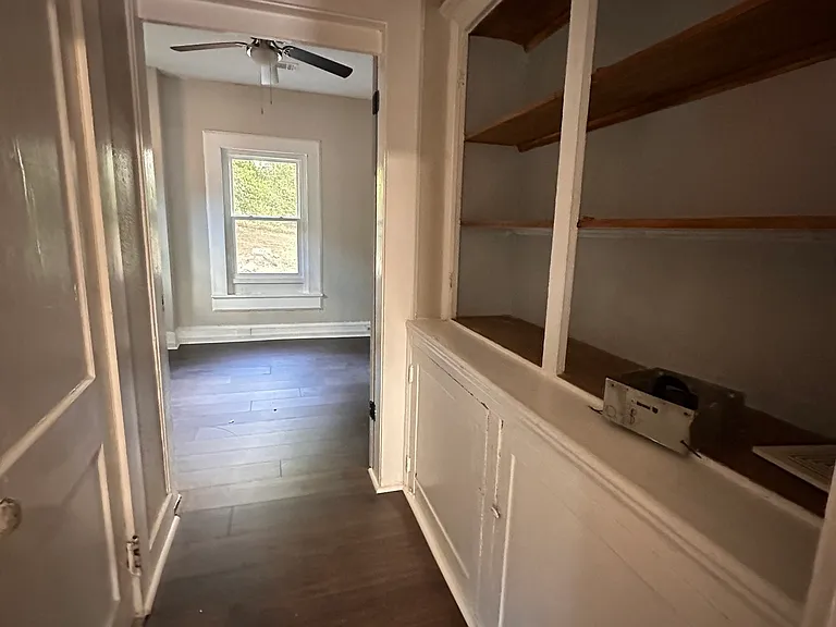 1284 Hillyer Ave — Photo 3