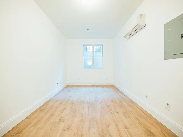 345 Eldert St #25 — Photo 4