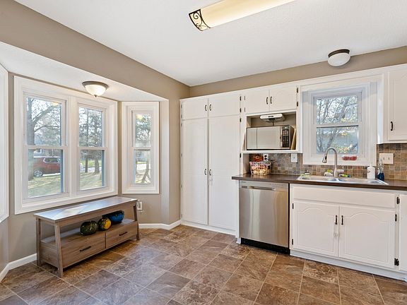 5th image of 10226 Hupp St NE