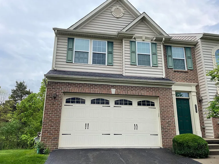 715 Fairgate Dr — Photo 1