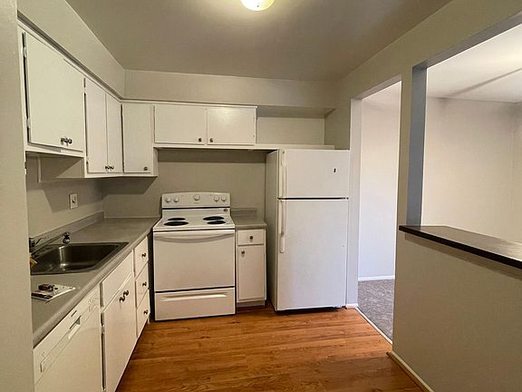 3rd image of 7550 Woodview St APT 3