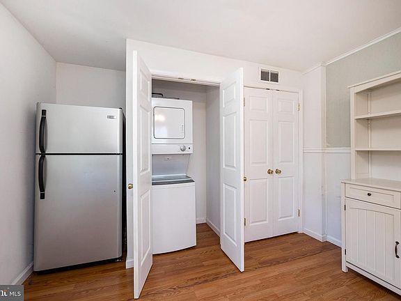 5th image of 836 Park Ave